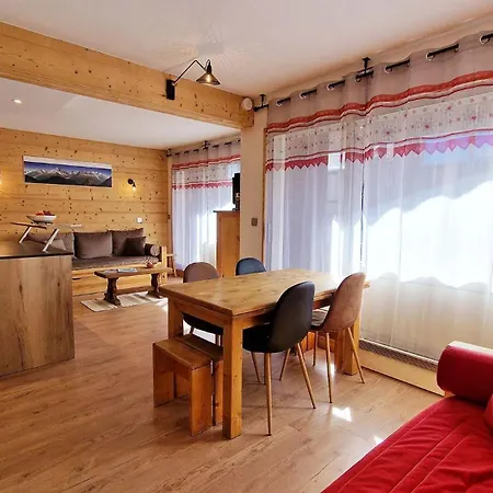 Madame Grand Maroly Apartman *
